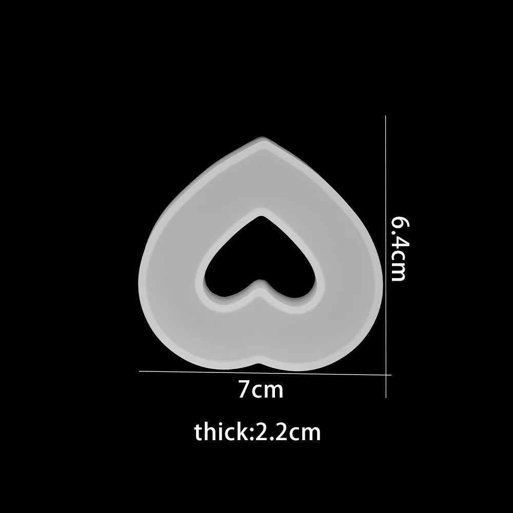 White heart-shaped O with measurements on a black background 7cm wide, 6.4cm high, 2.2cm thick